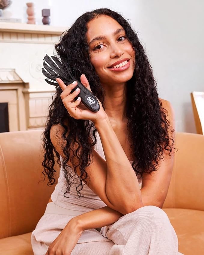 Wet Brush Go Green Curl Detangler Hair Brush, Black, Ultra-Soft IntelliFlex Detangling Bristles Glide Through Tangles with Ease, Great For Curls, No Split Ends & Pain-Free for Wet or Dry Hair
