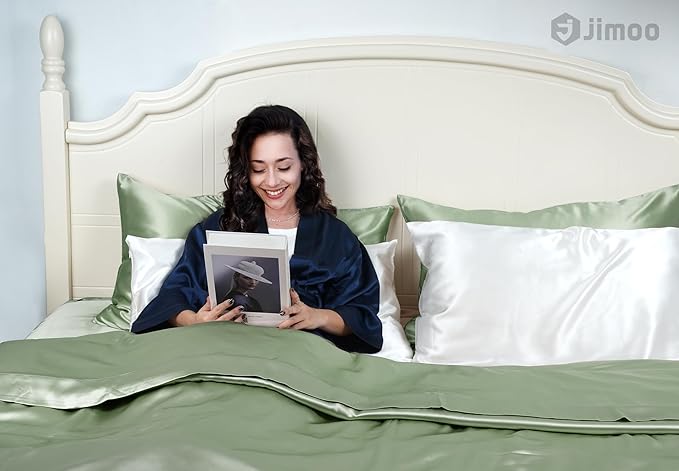 100% Mulberry Silk Pillowcase for Hair and Skin, 22 Momme Pure Natural Silk Pillow Case Both Sided with Zipper, Pillow Cover for Women Mom Men (Matcha, Standard 20''×26'', 1 Pack)