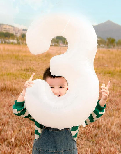8 Balloon 40 inch White Number Balloons - Image 3