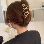 Wave Hair Claw Clip Wavy Metal Hair Clips Large Gold Hair Claws Barrettes Strong Hold Nonslip Hair Jaw Clips for Thin Thick Hair Stylish Hair Accessories for Women Girls