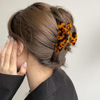 Acrylic Letter Hair Clips for Women - Tortoise Shell Monogram Hair Claw Alphabet Large Hair Clip, Fashion Glitter Claw Clips Elegant And Durable Hair Accessory, Letter L